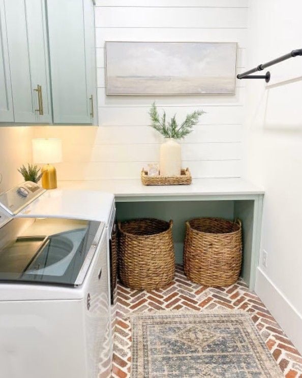5 Best Sherwin Williams Paint Colors for a Stylish Laundry Room smallhometours.com 2