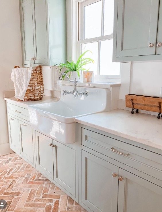5 Best Sherwin Williams Paint Colors for a Stylish Laundry Room smallhometours.com 4
