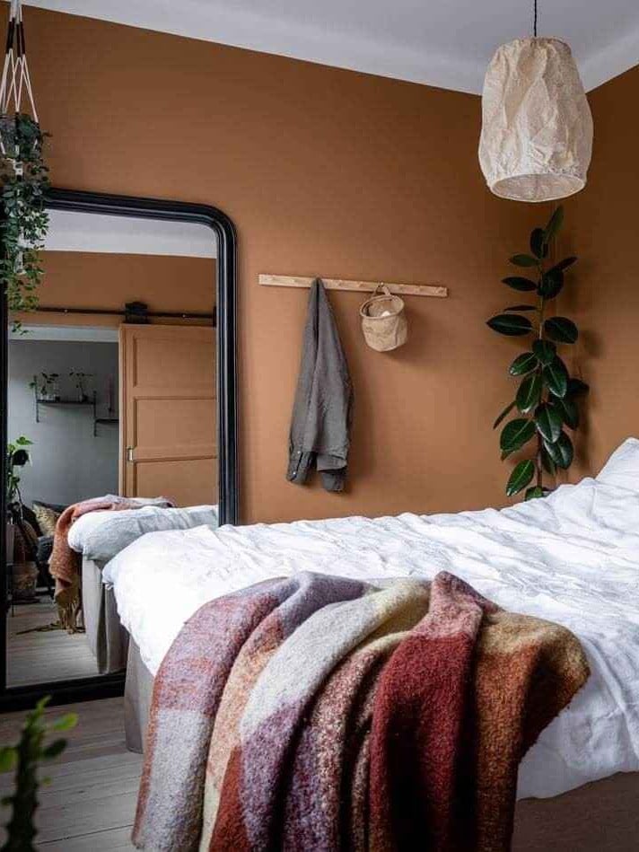 5 Romantic Bedroom Paint Color Ideas for a Cozy and Dreamy Space smallhometours.com 15