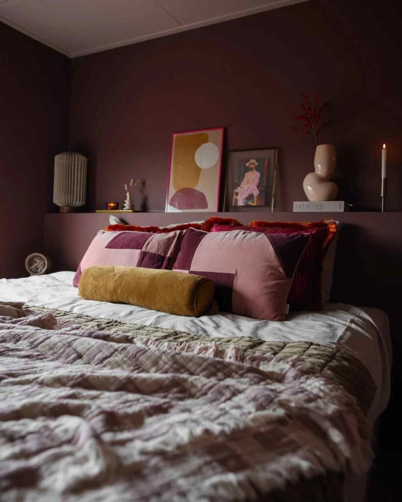 5 Romantic Bedroom Paint Color Ideas for a Cozy and Dreamy Space smallhometours.com 7