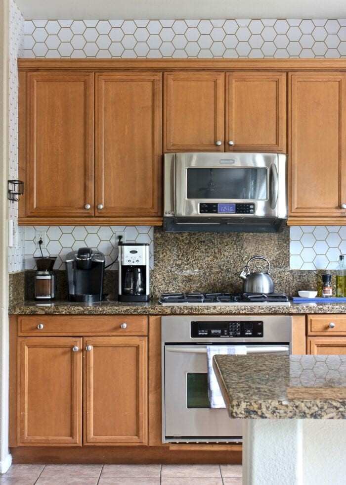 What Color to Paint Kitchen Walls With Honey Oak Cabinets 5 Beautiful Paint Colors That Work Perfectly smallhometours.com 11