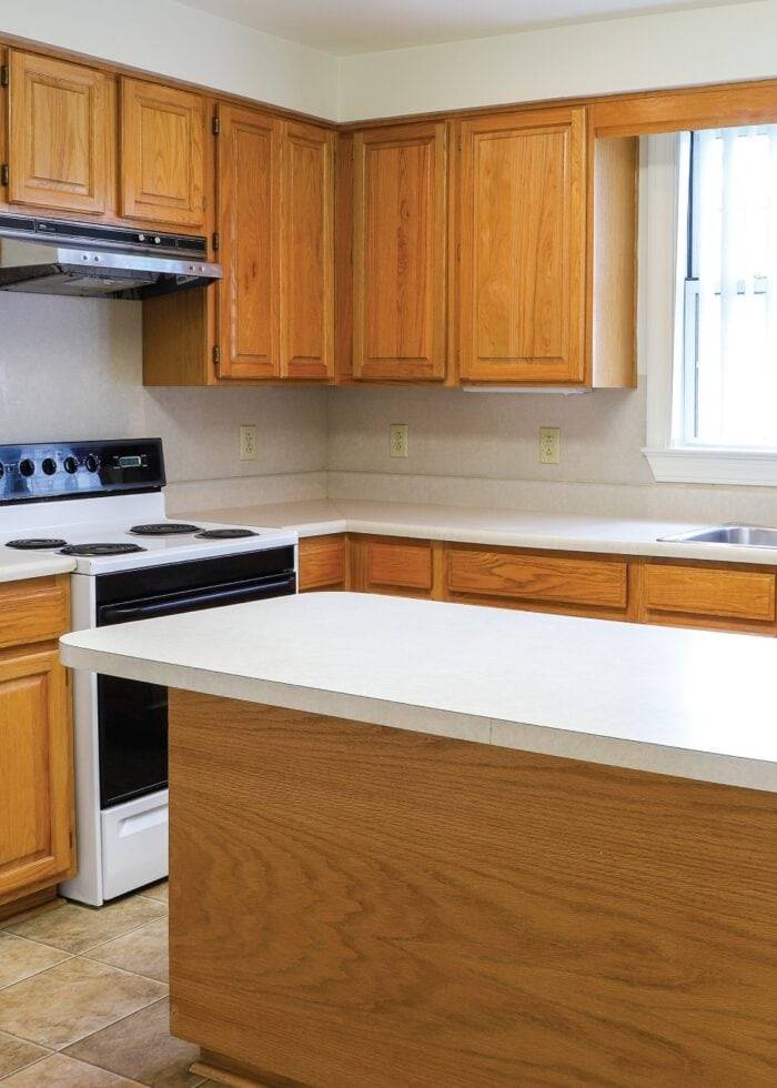 What Color to Paint Kitchen Walls With Honey Oak Cabinets 5 Beautiful Paint Colors That Work Perfectly smallhometours.com 2 1
