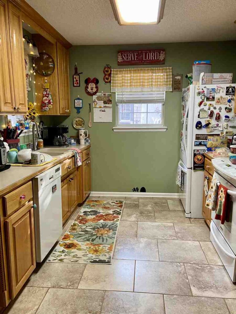 What Color to Paint Kitchen Walls With Honey Oak Cabinets 5 Beautiful Paint Colors That Work Perfectly smallhometours.com 4