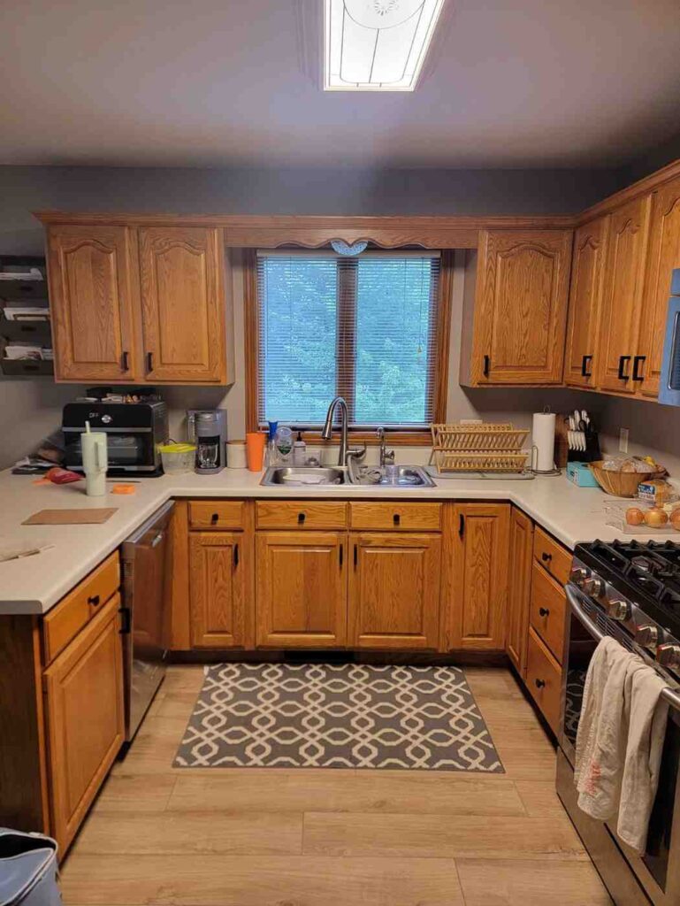 What Color to Paint Kitchen Walls With Honey Oak Cabinets 5 Beautiful Paint Colors That Work Perfectly smallhometours.com 6
