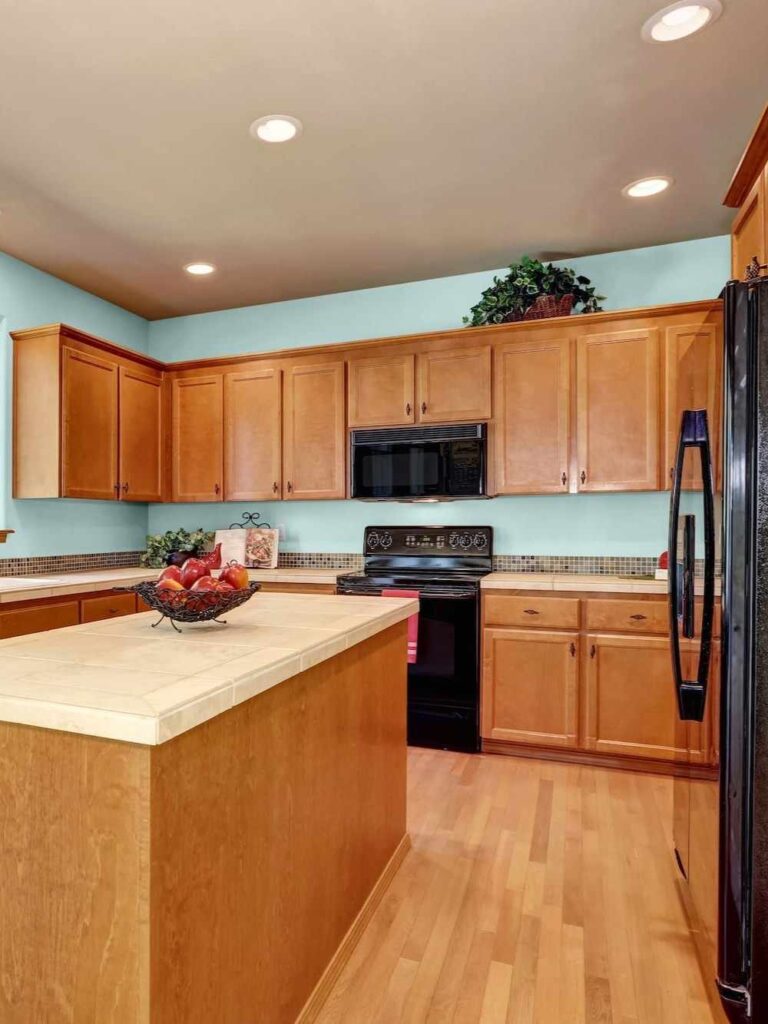 What Color to Paint Kitchen Walls With Honey Oak Cabinets 5 Beautiful Paint Colors That Work Perfectly smallhometours.com 9