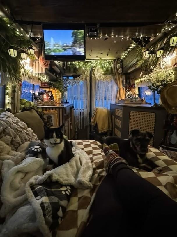 25 Boho Hippie Camper Interior Ideas for the Ultimate Free Spirited Van Life smallhometours.com 11