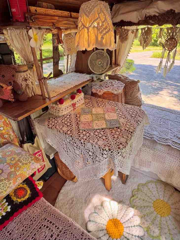 25 Boho Hippie Camper Interior Ideas for the Ultimate Free Spirited Van Life smallhometours.com 8