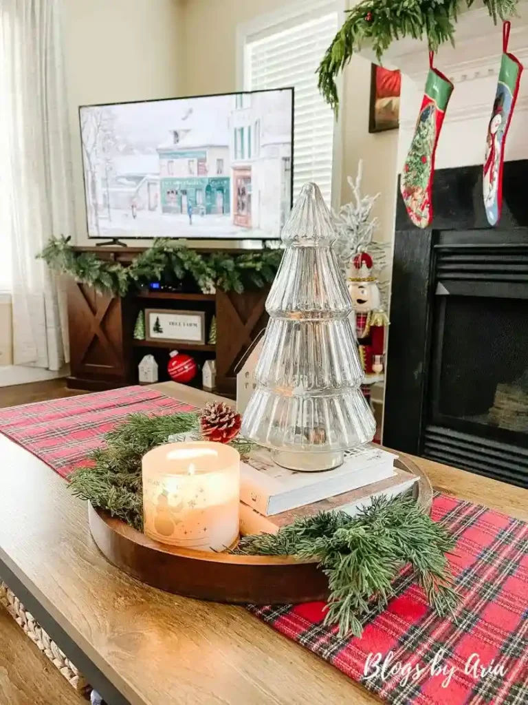 25 Creative Christmas Coffee Table Decor Ideas to Brighten Your Holiday Gatherings smallhometours.com 1