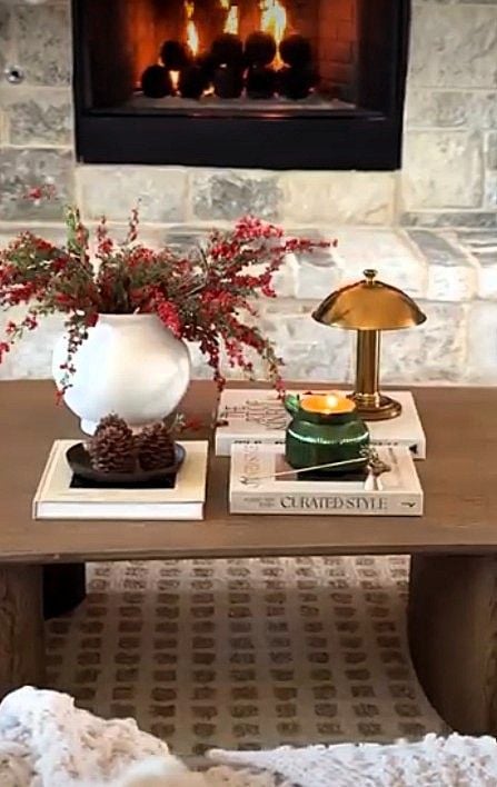 25 Creative Christmas Coffee Table Decor Ideas to Brighten Your Holiday Gatherings smallhometours.com 10