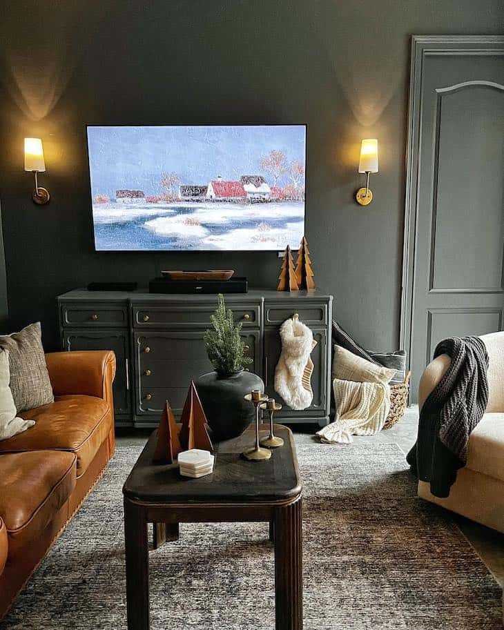 25 Creative Christmas Coffee Table Decor Ideas to Brighten Your Holiday Gatherings smallhometours.com 12
