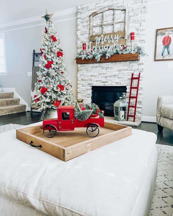 25 Creative Christmas Coffee Table Decor Ideas to Brighten Your Holiday Gatherings smallhometours.com 14