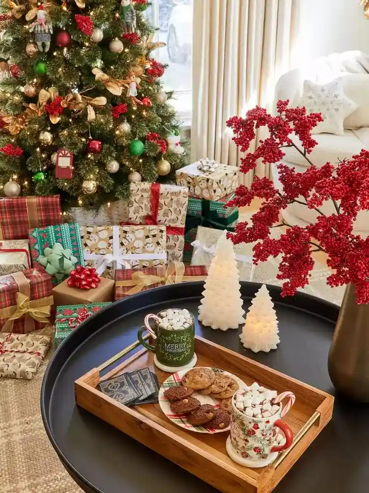 25 Creative Christmas Coffee Table Decor Ideas to Brighten Your Holiday Gatherings smallhometours.com 2