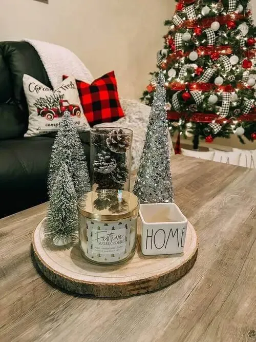 25 Creative Christmas Coffee Table Decor Ideas to Brighten Your Holiday Gatherings smallhometours.com 3