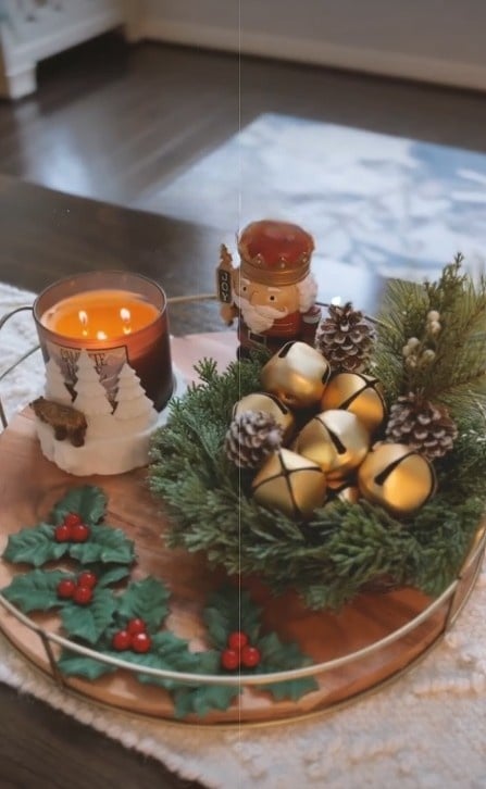 25 Creative Christmas Coffee Table Decor Ideas to Brighten Your Holiday Gatherings smallhometours.com 5