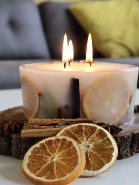 25 Creative Christmas Coffee Table Decor Ideas to Brighten Your Holiday Gatherings smallhometours.com 5