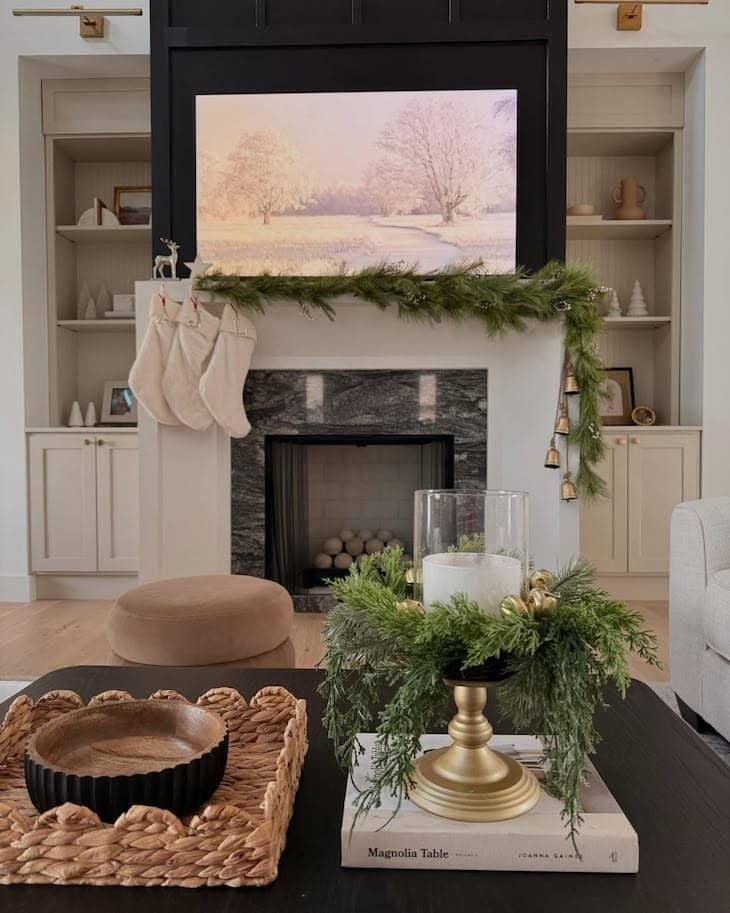 25 Creative Christmas Coffee Table Decor Ideas to Brighten Your Holiday Gatherings smallhometours.com 6