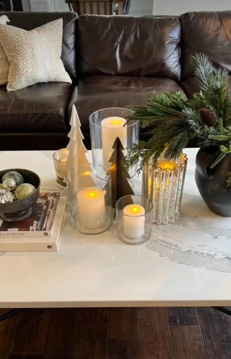 25 Creative Christmas Coffee Table Decor Ideas to Brighten Your Holiday Gatherings smallhometours.com 9