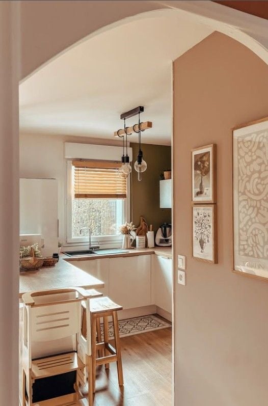 25 Kitchen Window Curtains Ideas to Instantly Brighten Your Space smallhometours.com 10