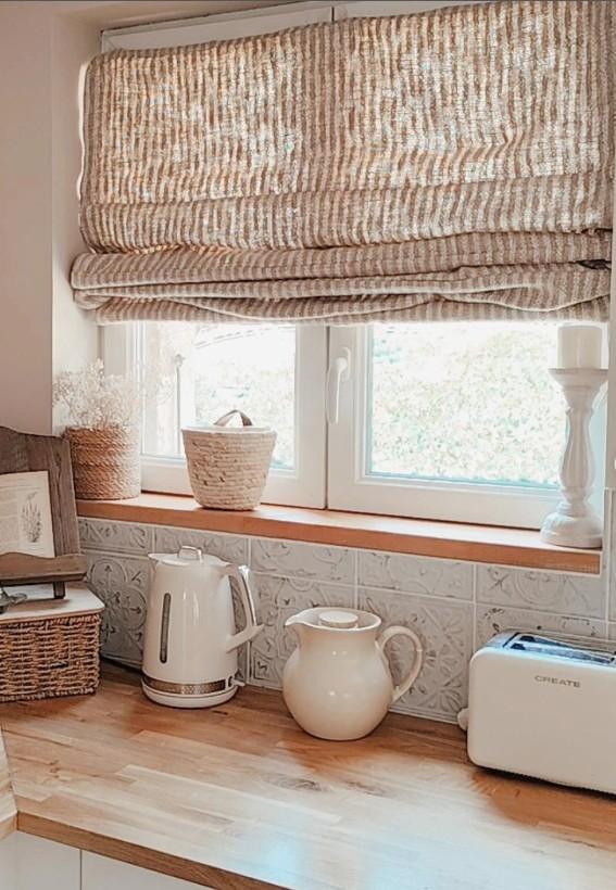 25 Kitchen Window Curtains Ideas to Instantly Brighten Your Space smallhometours.com 2
