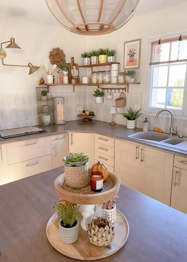25 Kitchen Window Curtains Ideas to Instantly Brighten Your Space smallhometours.com 3