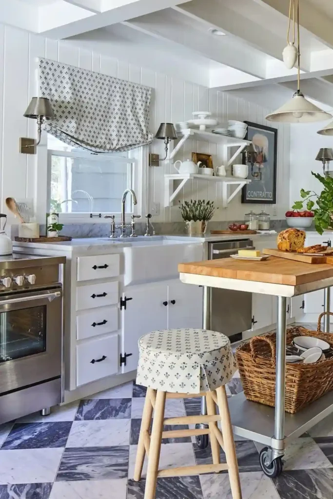 25 Kitchen Window Curtains Ideas to Instantly Brighten Your Space smallhometours.com 6