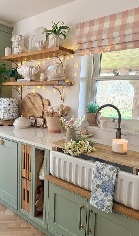 25 Kitchen Window Curtains Ideas to Instantly Brighten Your Space smallhometours.com 8
