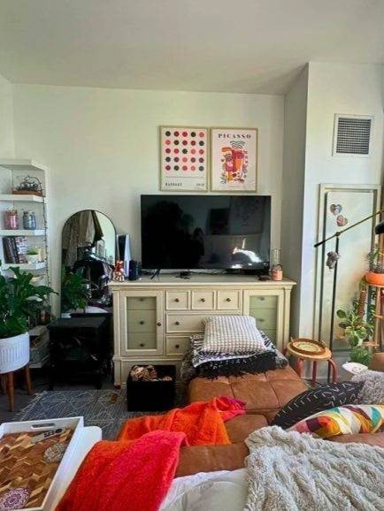 25 Studio Apartment Decorating Ideas for a Cozy and Stylish Home smallhometours.com 17