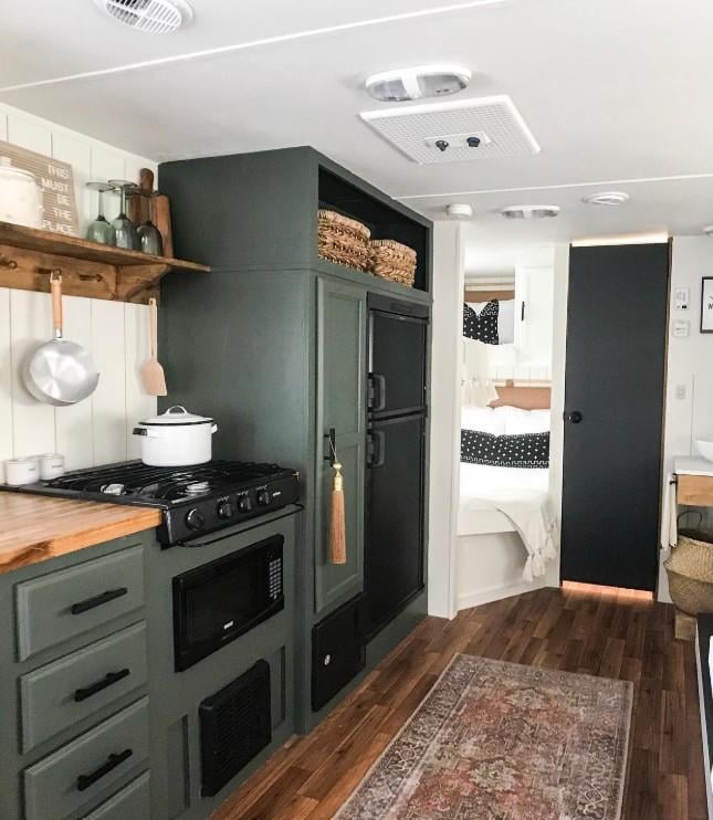25 Tiny Home Camper Ideas to Inspire Your Dream Mobile Home smallhometours.com 5