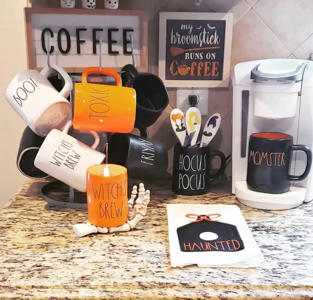 32 Cozy Fall Coffee Station Ideas to Warm Up Your Home smallhometours.com 7
