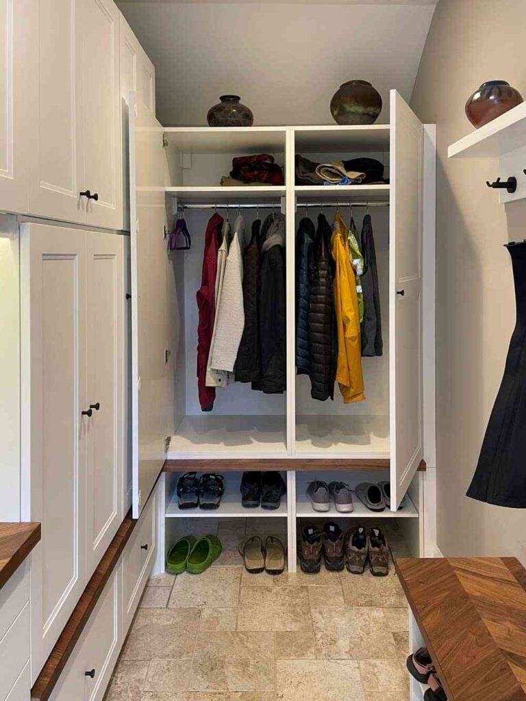 25 IKEA Mudroom Ideas for a Stylish and Organized Entryway smallhometours.com 17