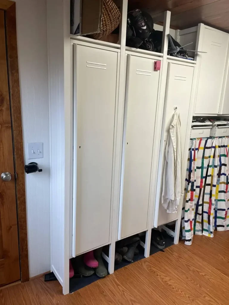 25 IKEA Mudroom Ideas for a Stylish and Organized Entryway smallhometours.com 3