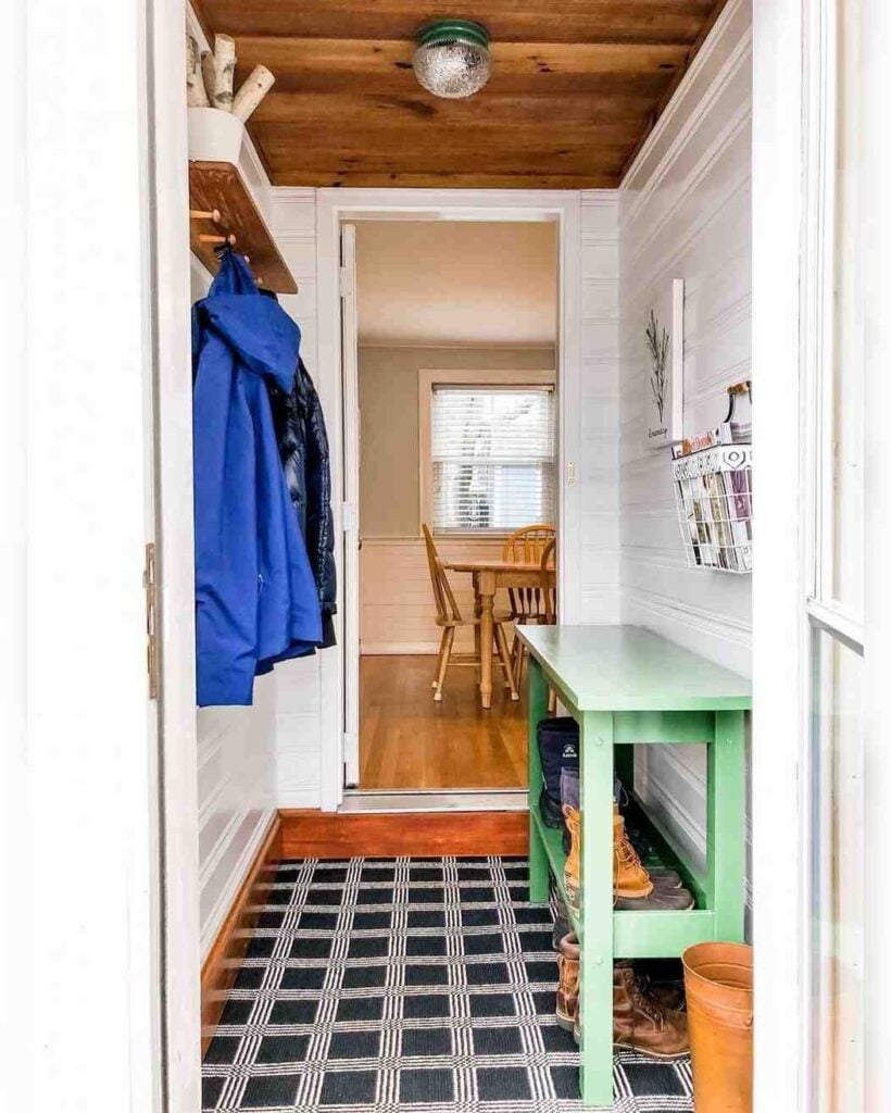 25 IKEA Mudroom Ideas for a Stylish and Organized Entryway smallhometours.com 4