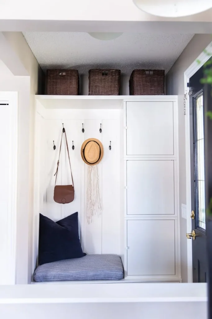 25 IKEA Mudroom Ideas for a Stylish and Organized Entryway smallhometours.com 5